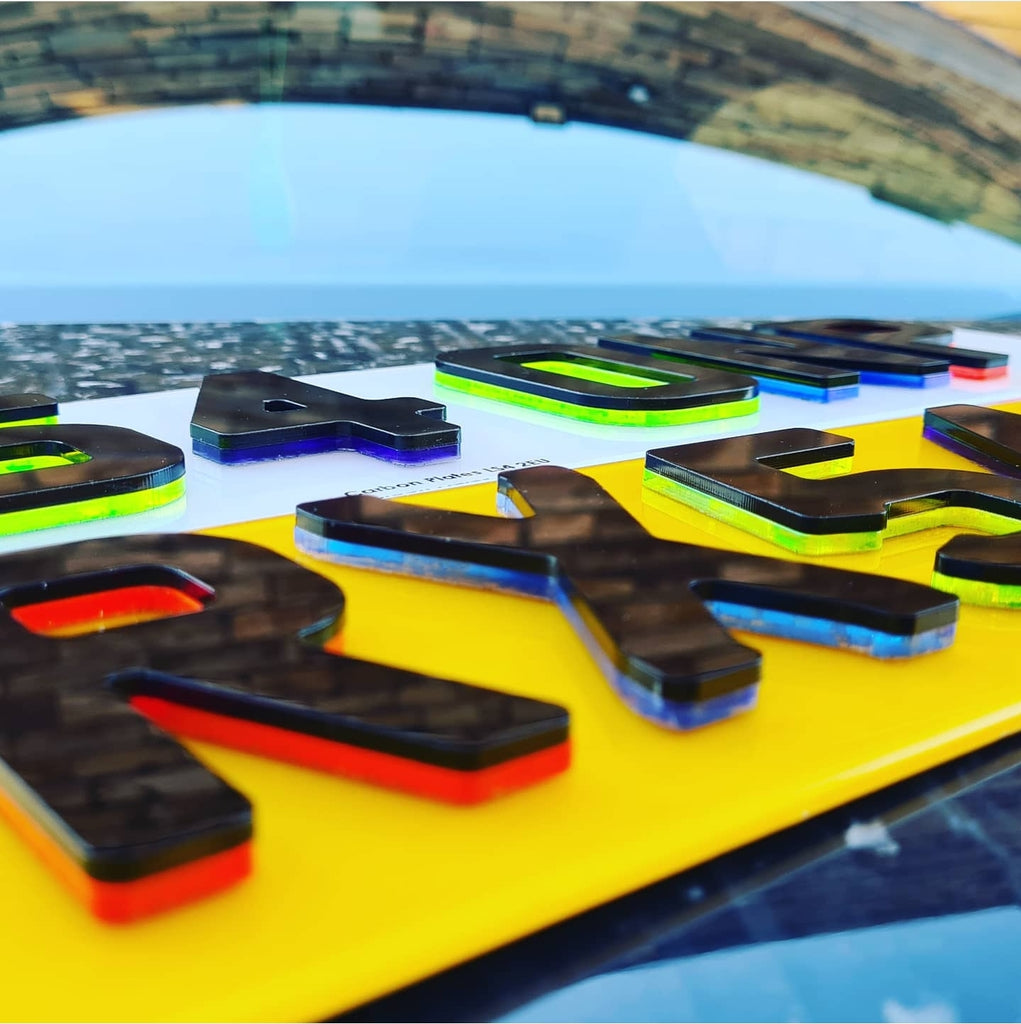 Multicoloured 4D plates