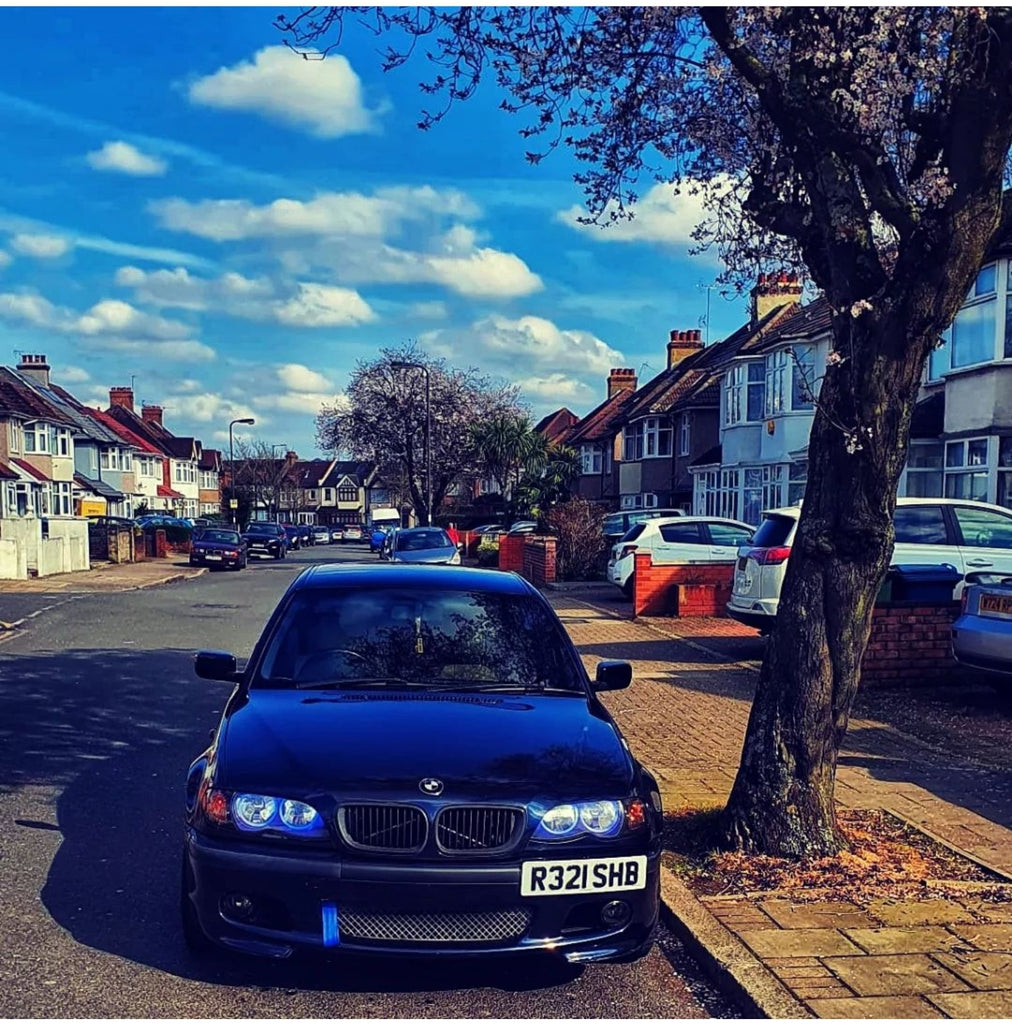 BMW E46 with a pair of side mounted 4D plates